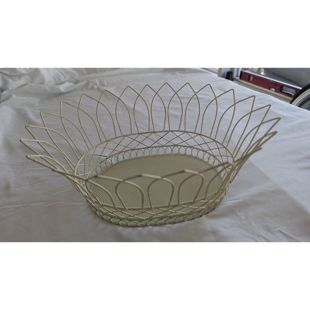 Vintage Cream Wire Scalloped Oval Basket Mesh Base Farmhouse Decor